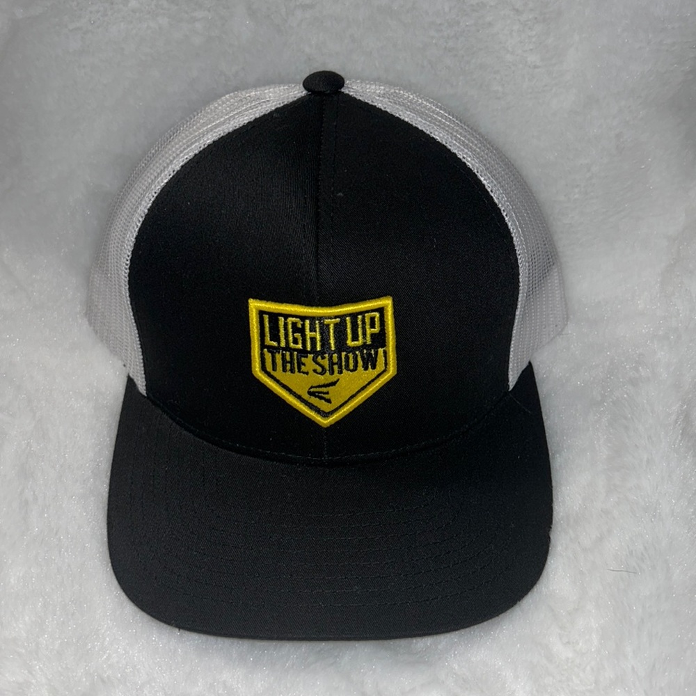 Snap back hat